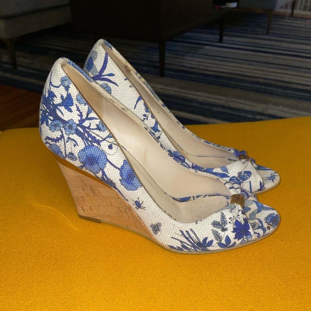 Gucci Tess Blue Floral Wedges size 5.5